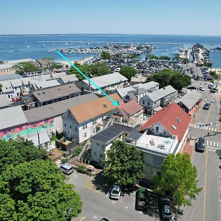 Center Of Town Steps Away Private Deck Provincetown Exterior foto