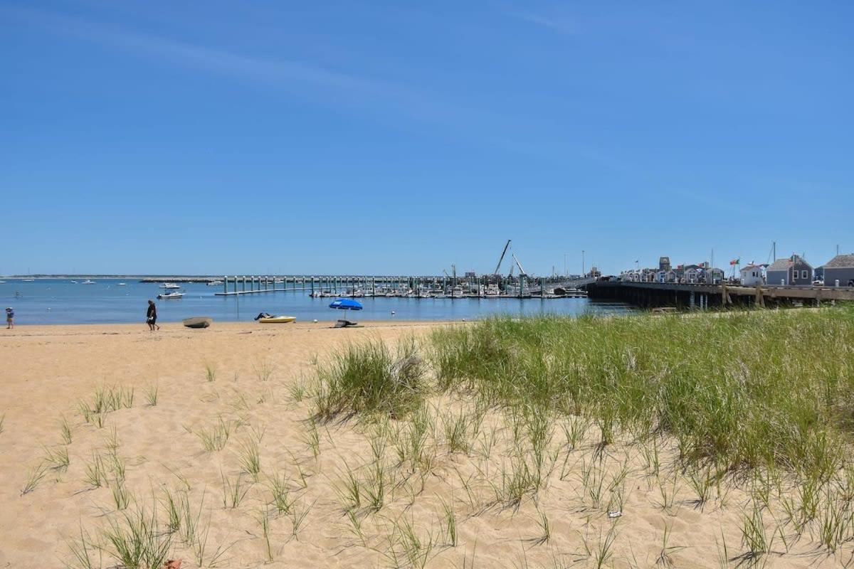 Center Of Town Steps Away Private Deck Provincetown Exterior foto