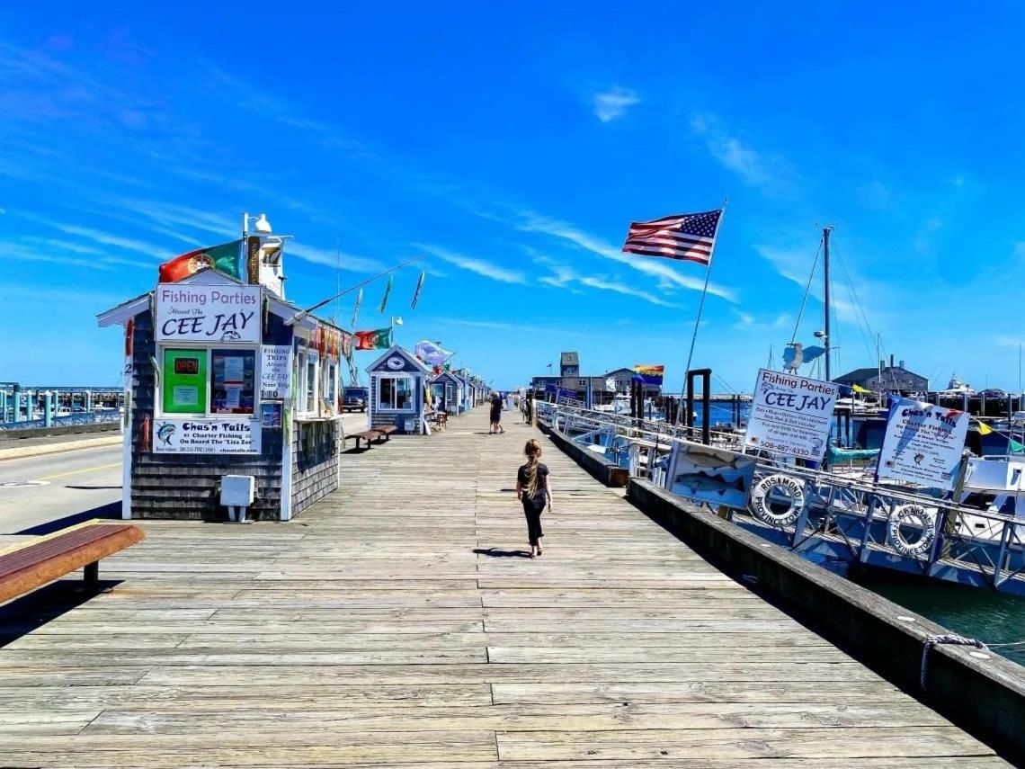 Center Of Town Steps Away Private Deck Provincetown Exterior foto