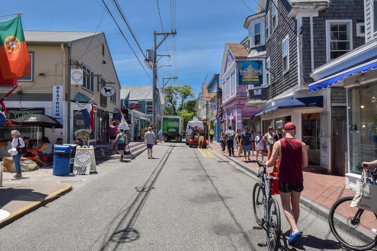 Center Of Town Steps Away Private Deck Provincetown Exterior foto